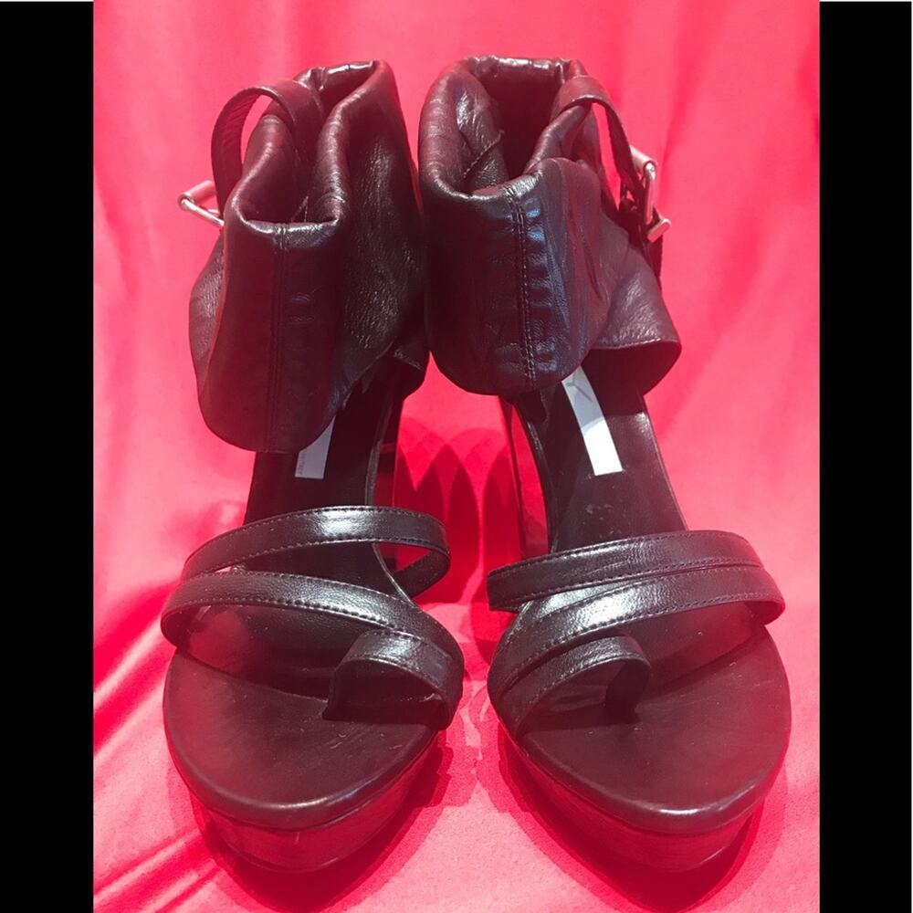 Shy HH toe ring ankle cuff with side buckle